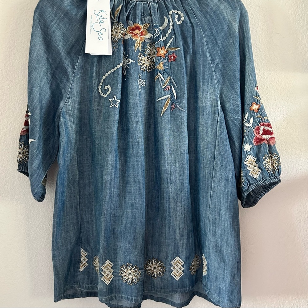NWT Katie & Kyla Seo Embroidered Chambray Blouse - Picture 7 of 13